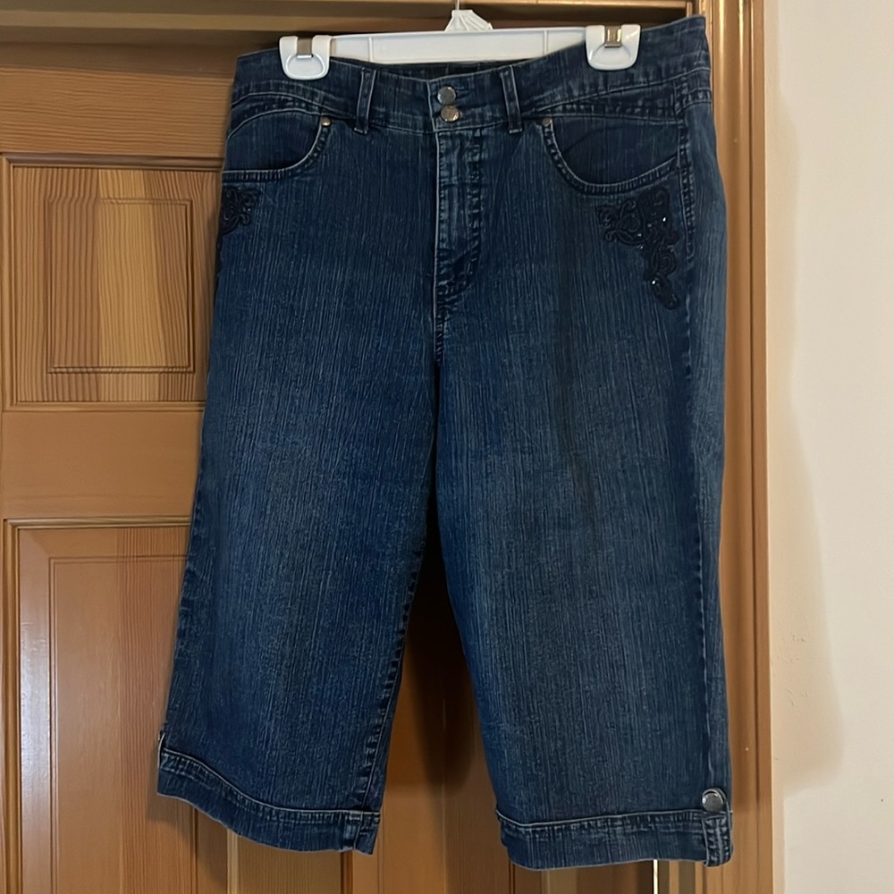 Gloria Vanderbilt size 12 capris
